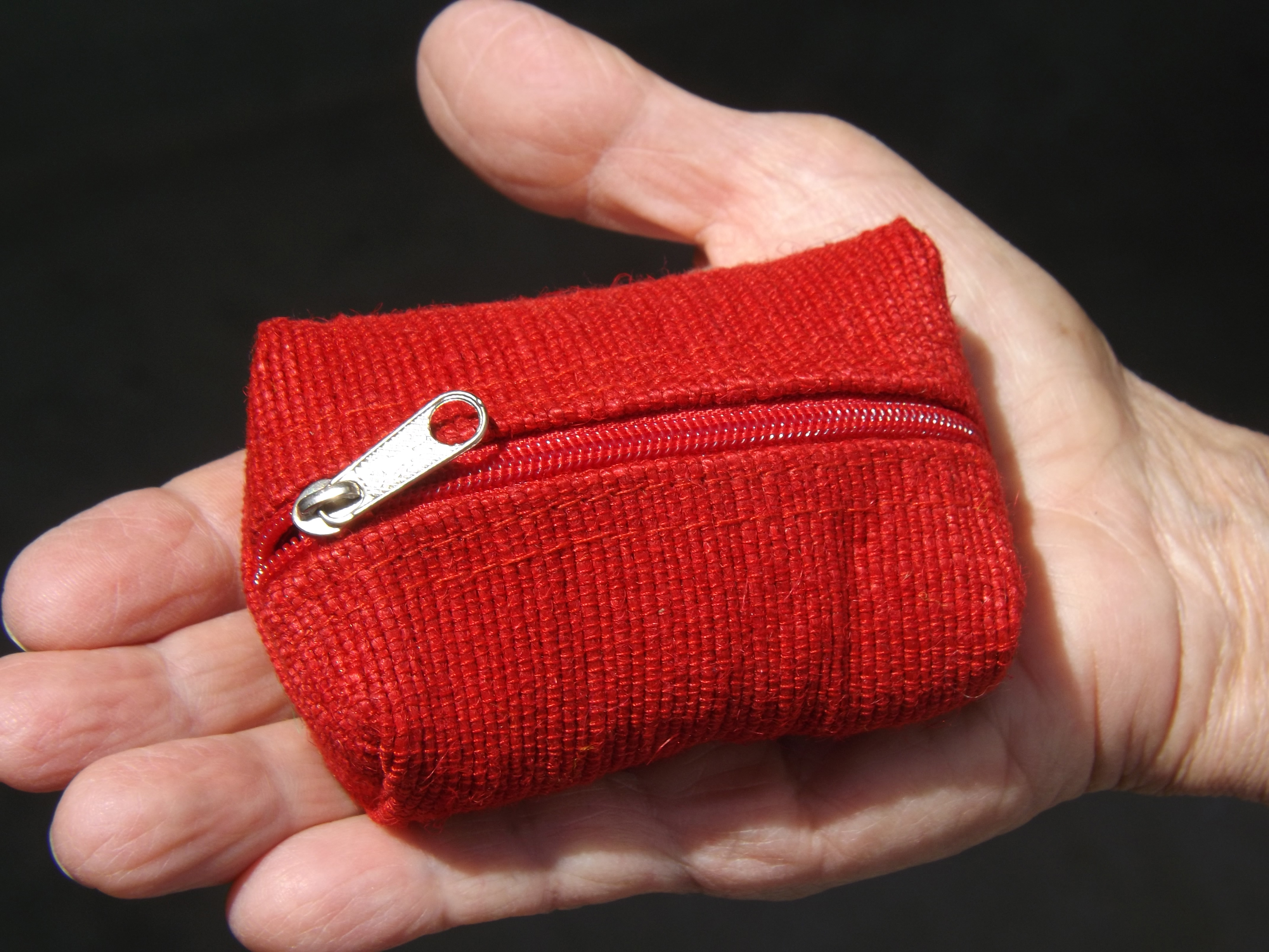 Red Abaca Pillow-style Coin Purse